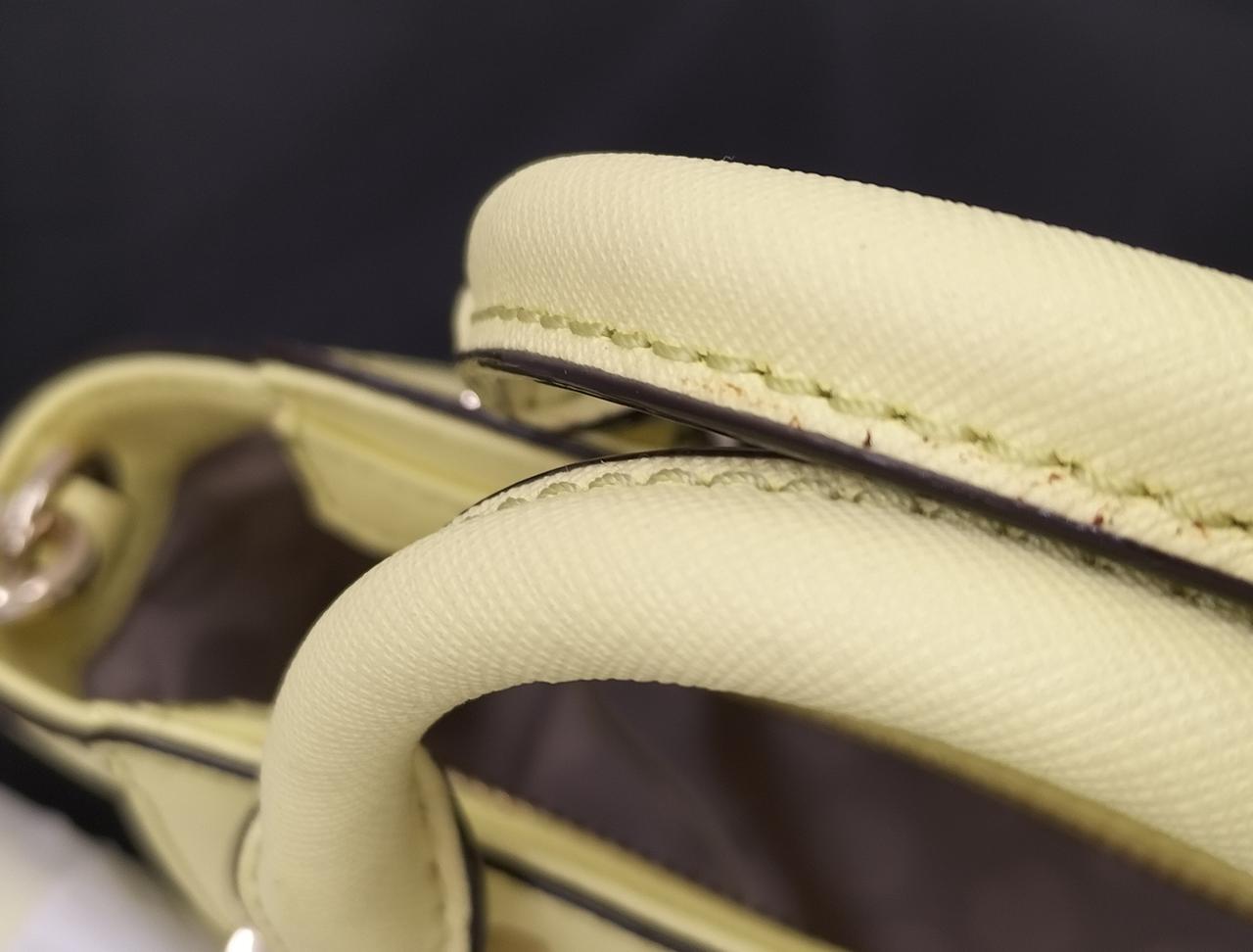 持ちて脇に多少汚れあります。