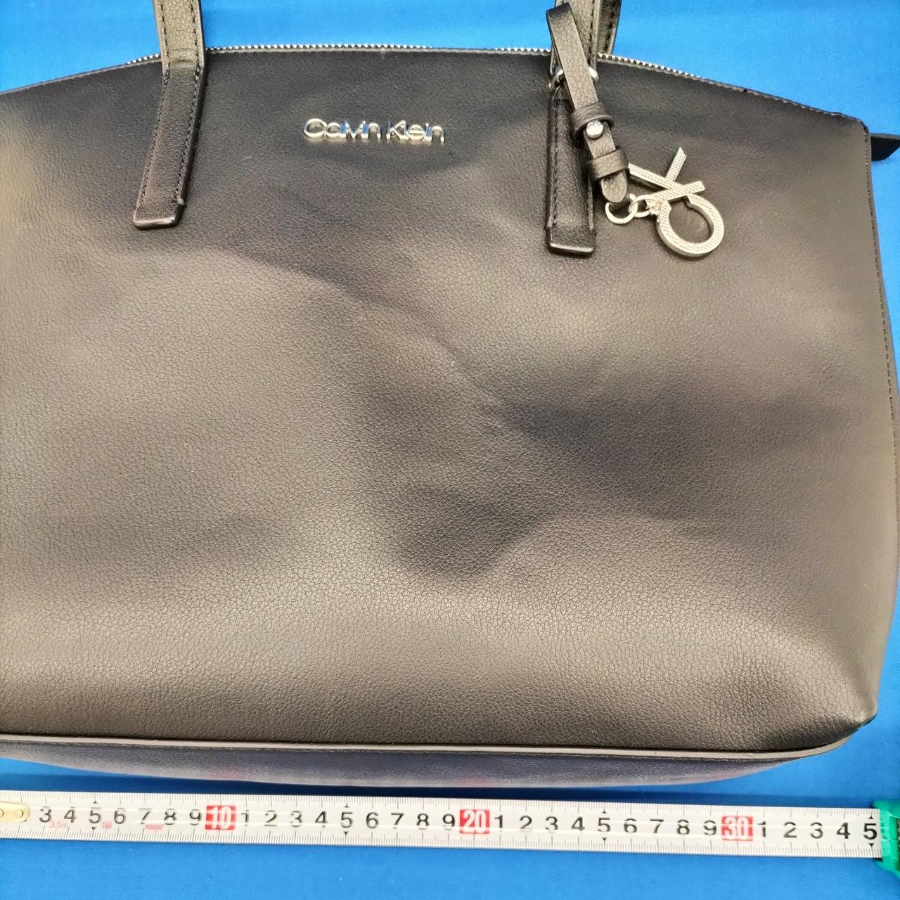 底面の横の長さは約31cmです。