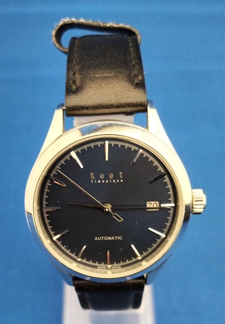 文字盤は高級感のあるネイビーです✨️