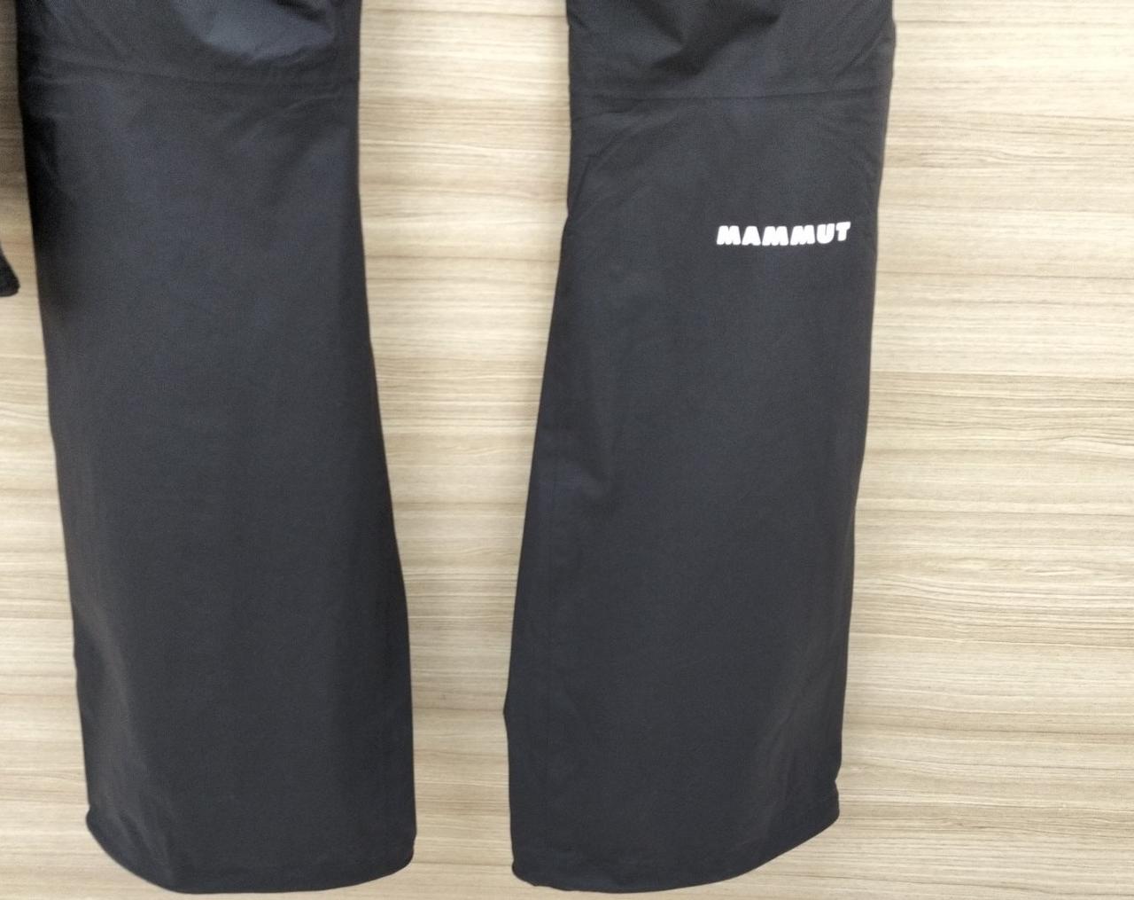 右足ふくらはぎ部分に文字あり