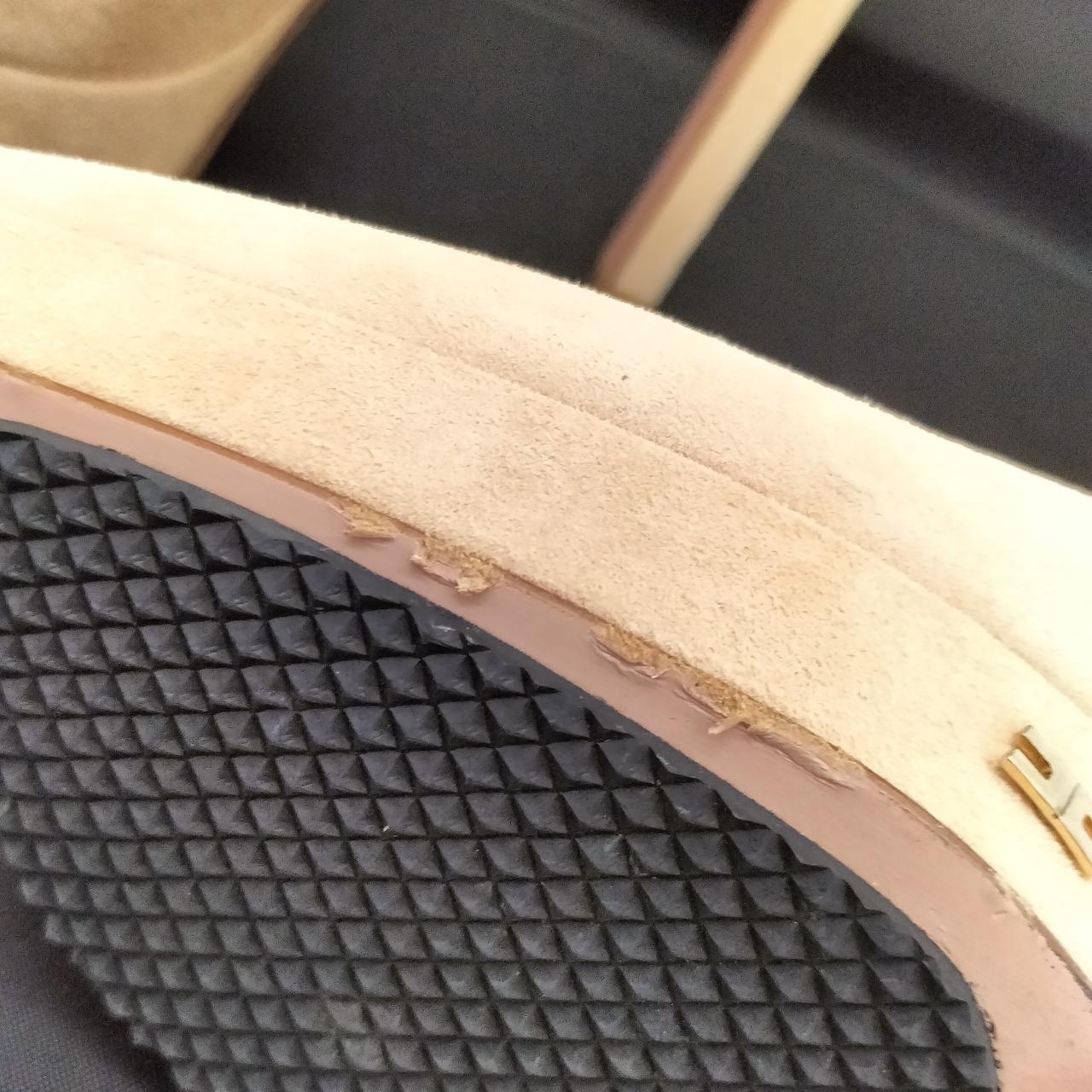 裏側に剥がれ等、ございます。