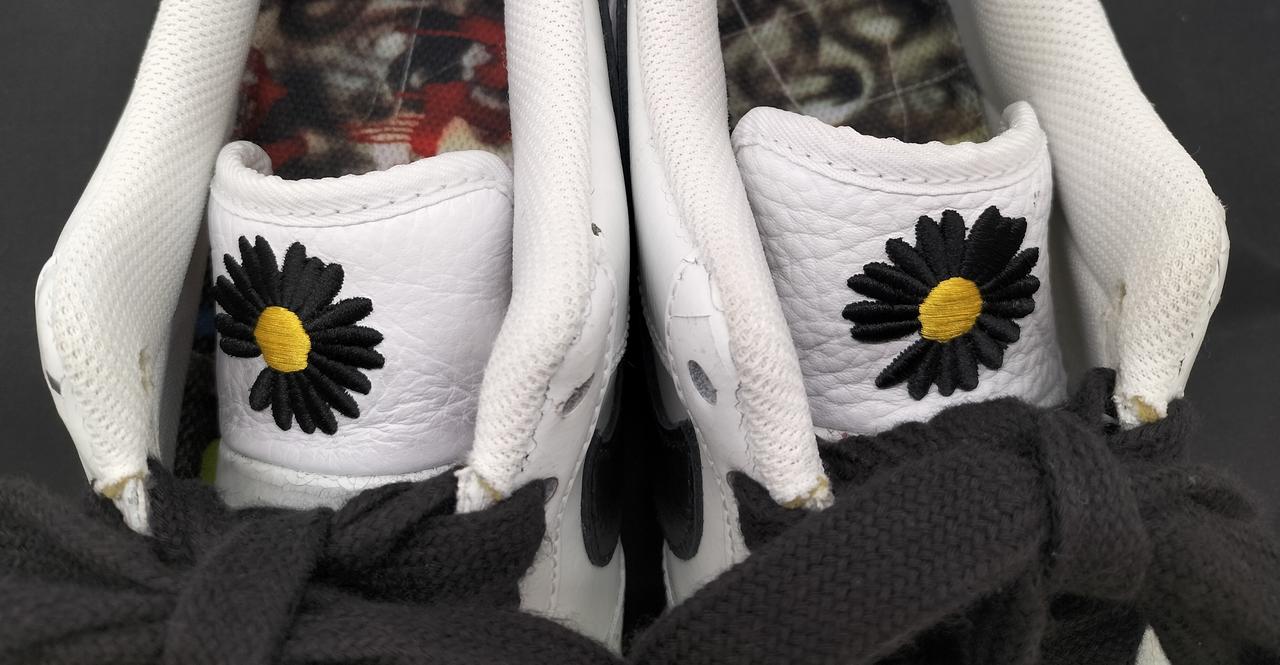 上部にもヒビ割れ多数