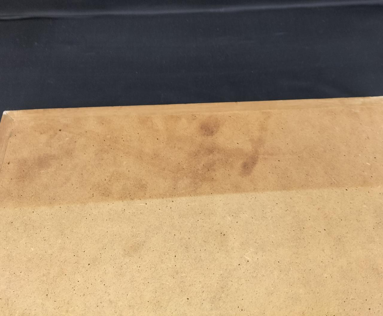 裏側にシミ汚れあります。