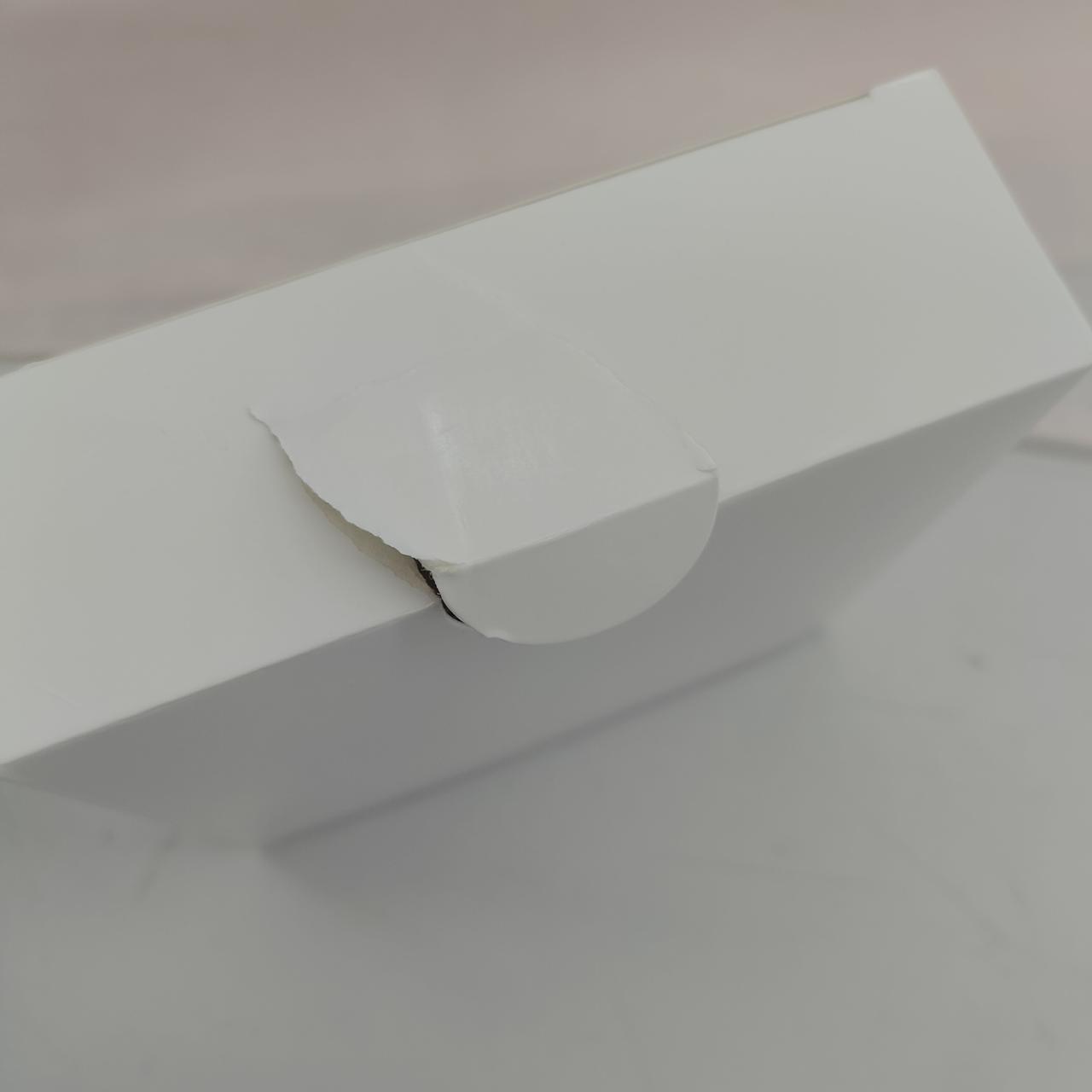 箱には破れ等ございます。