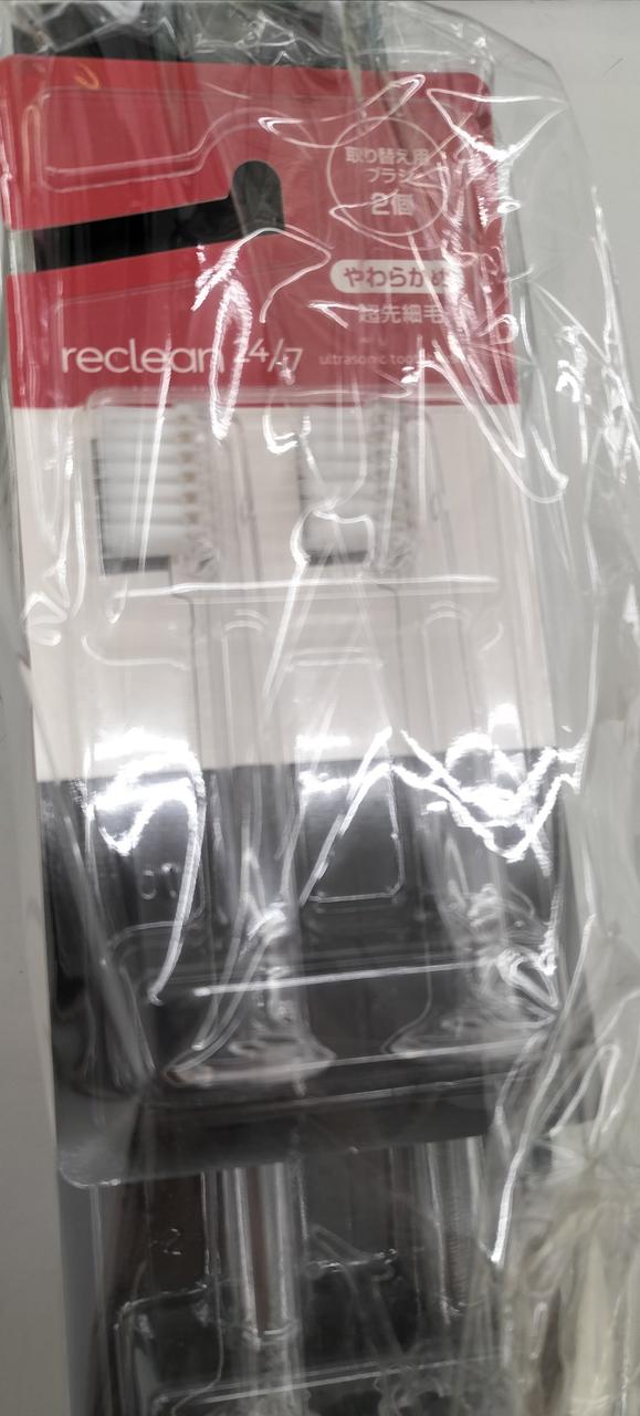 替えのブラシが4本入ってます。