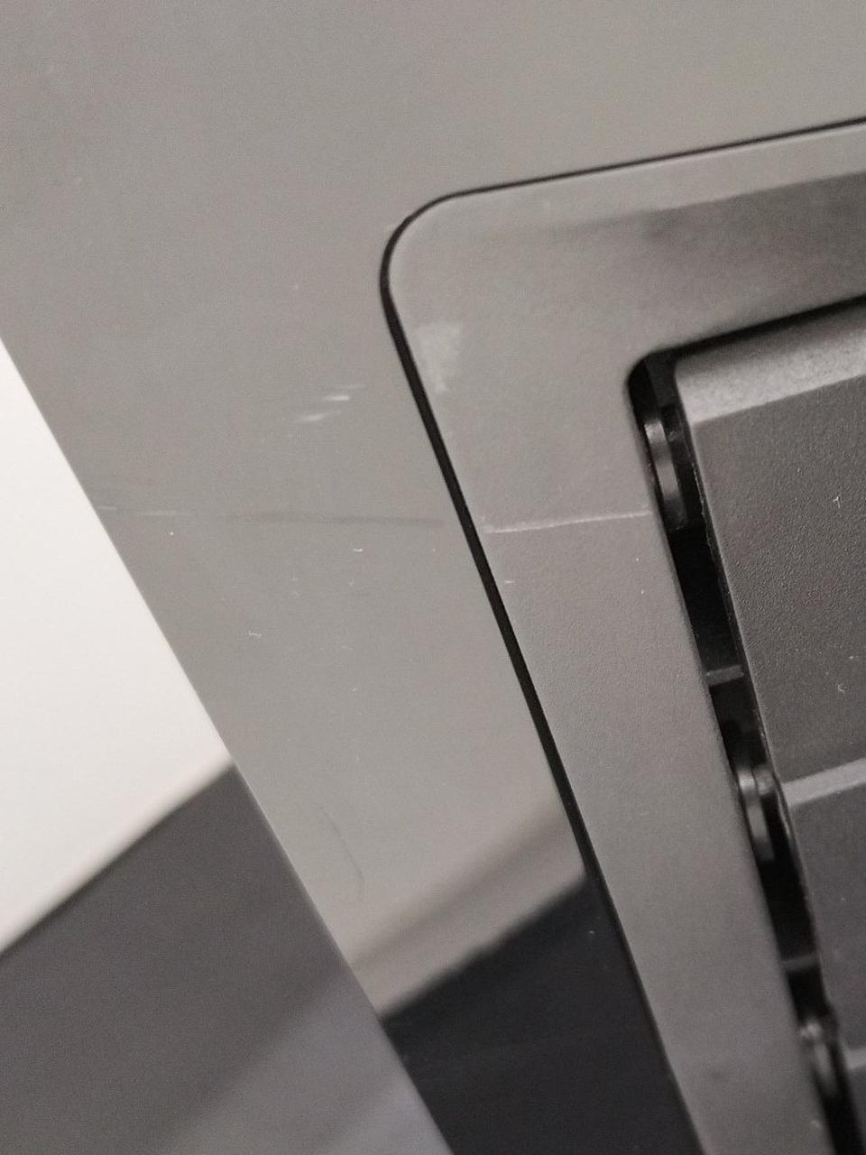 キズあります。