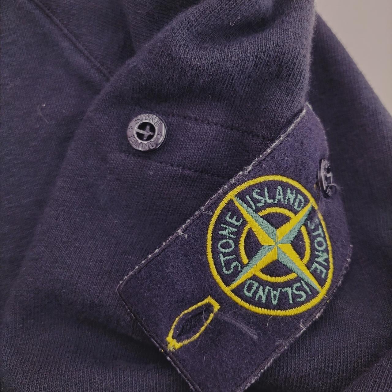 左腕のワッペンは取り外し可