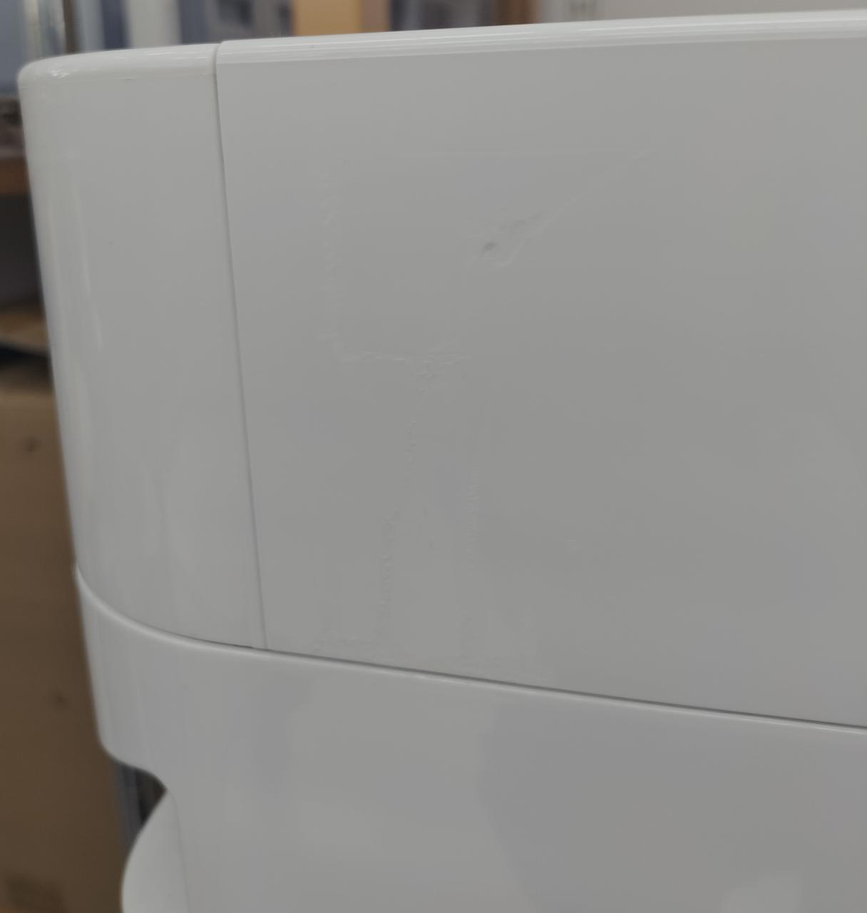 シール跡あり(裏側左上)