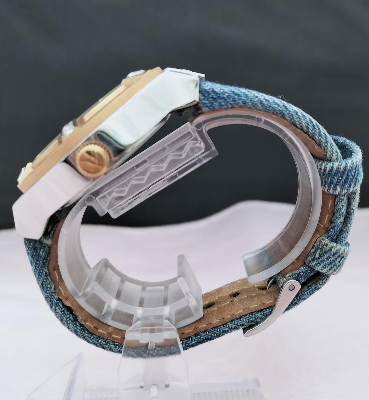 側面①　ベルトに擦れあり