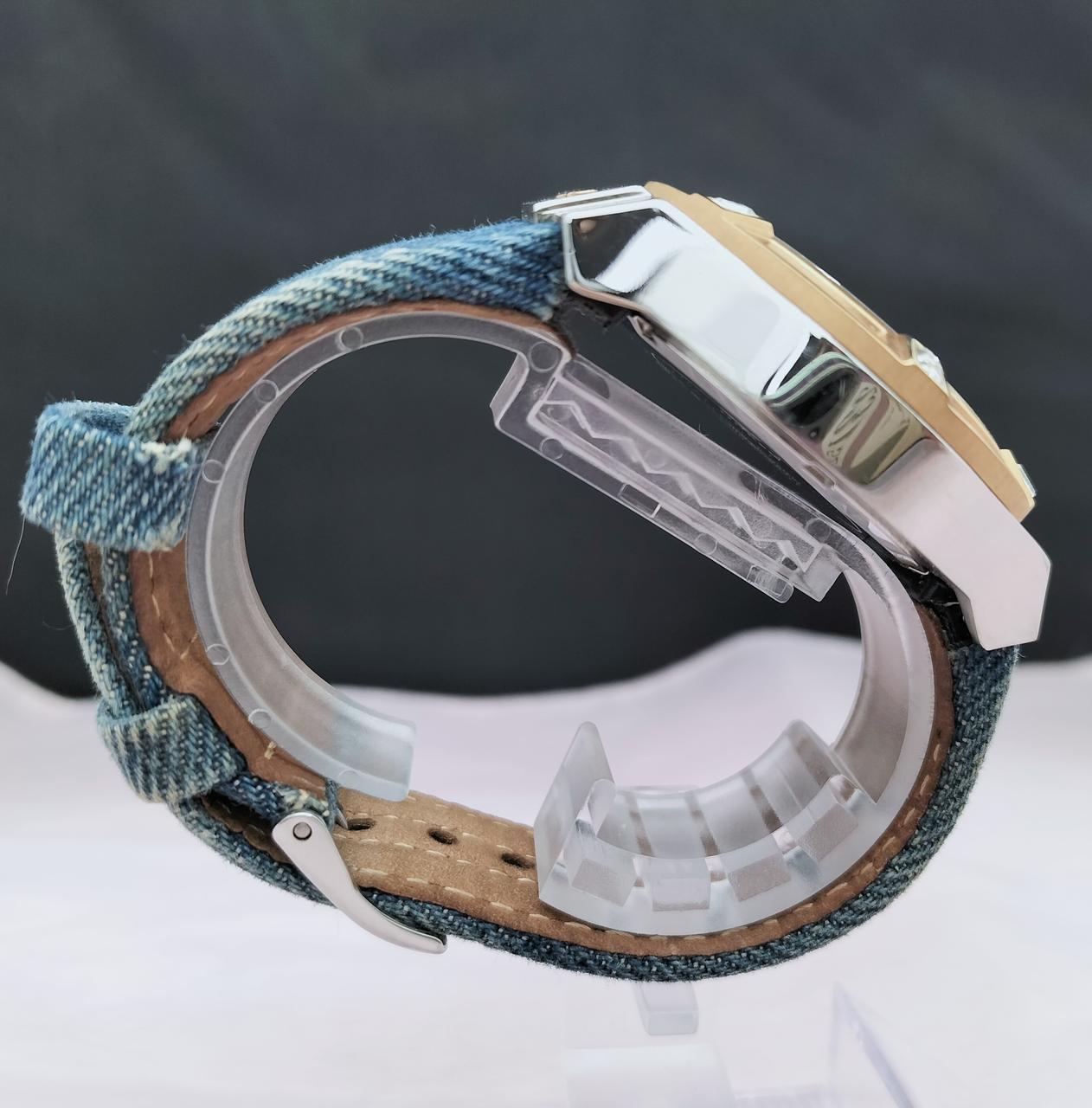 側面②　ベルトに擦れあり