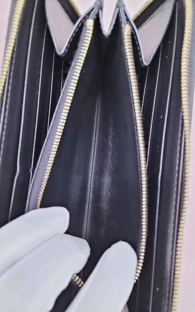 小銭入れに擦れあり