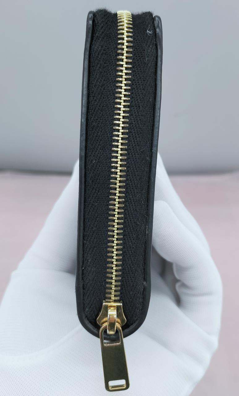 ファスナー部分に若干毛羽立ちあり