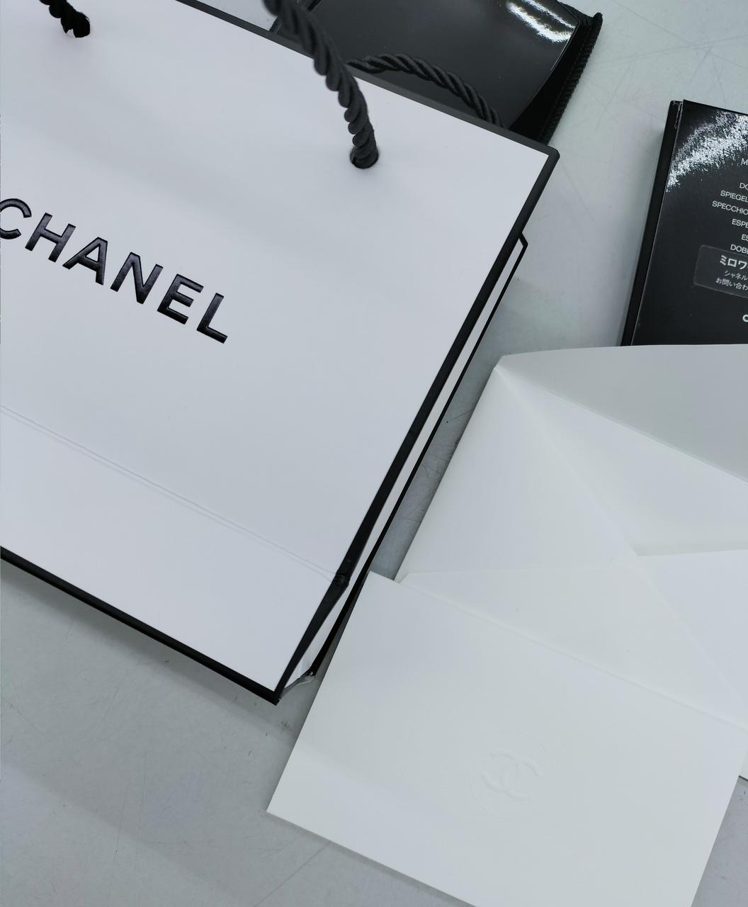 付属でショッパー袋とメッセージカード