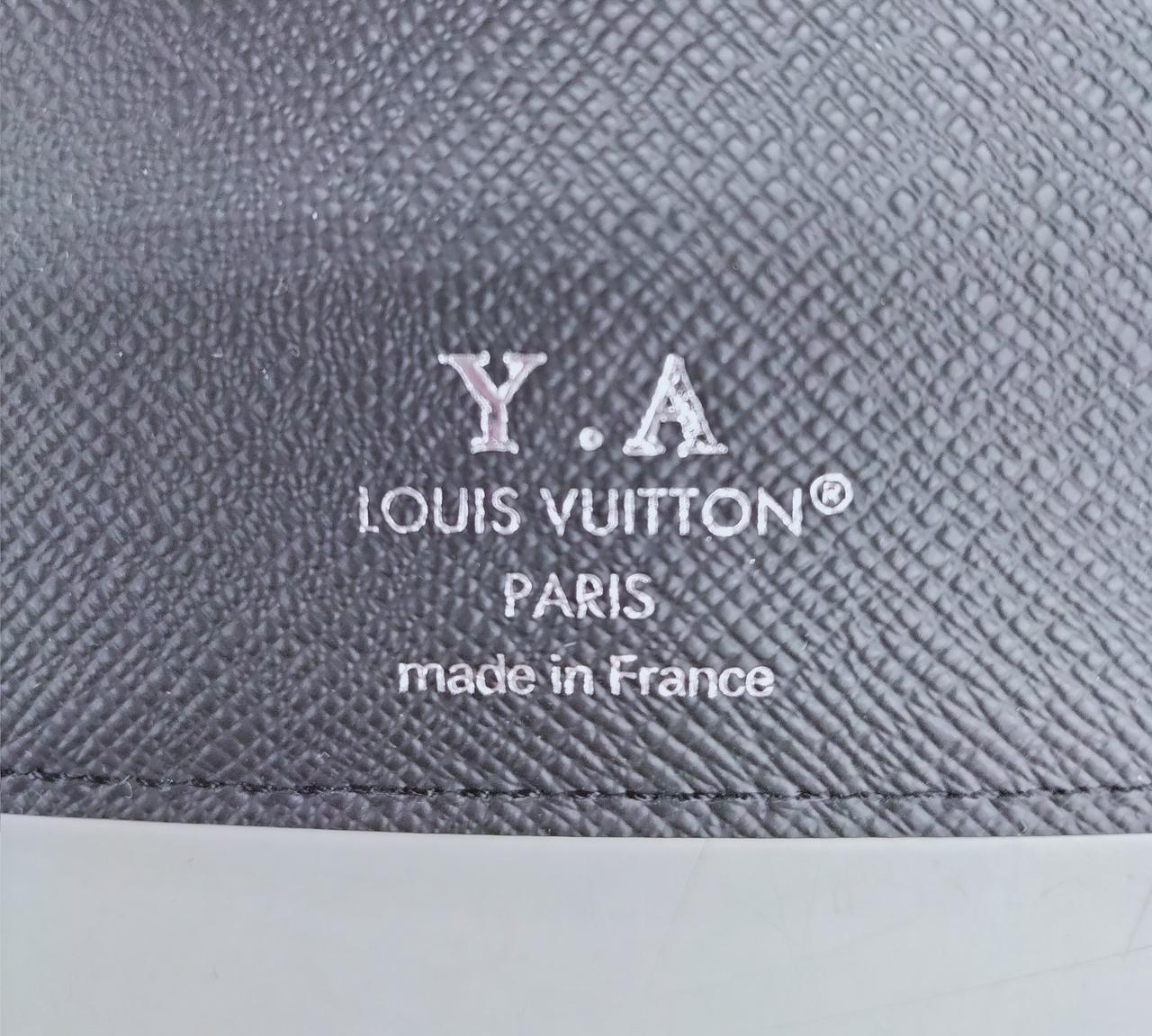 イニシャルの刻印あります