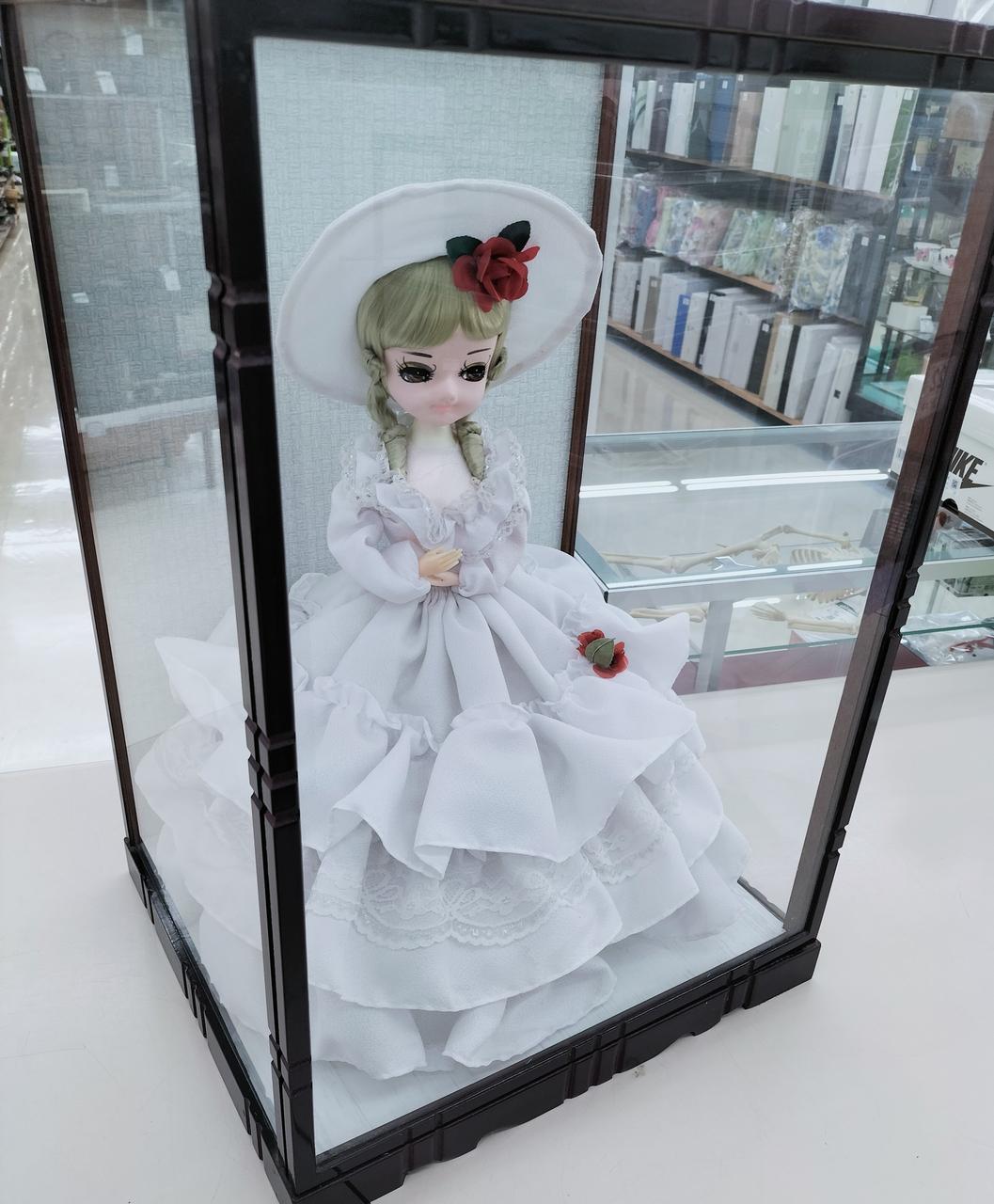 人形は50cmくらいあります