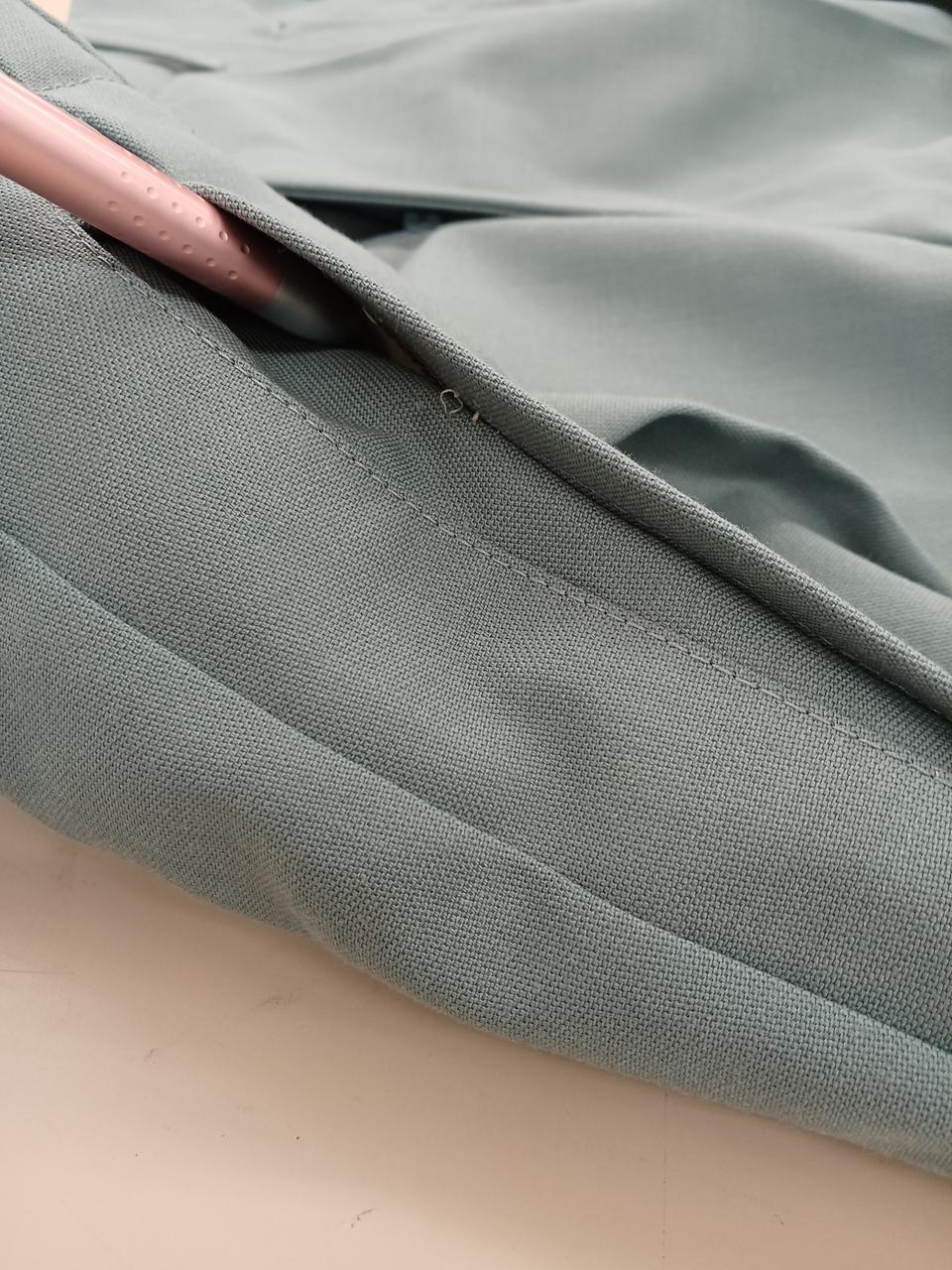 仕付け糸縫われたままです