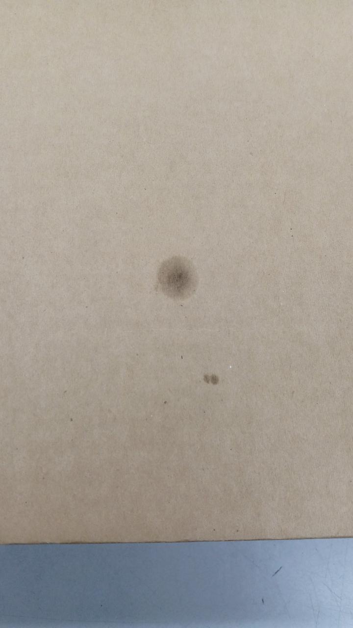 ダンボール裏シミあり