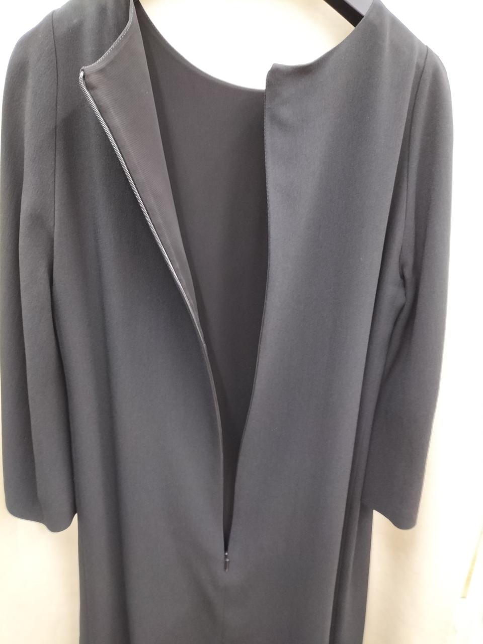 後ファスナーです。