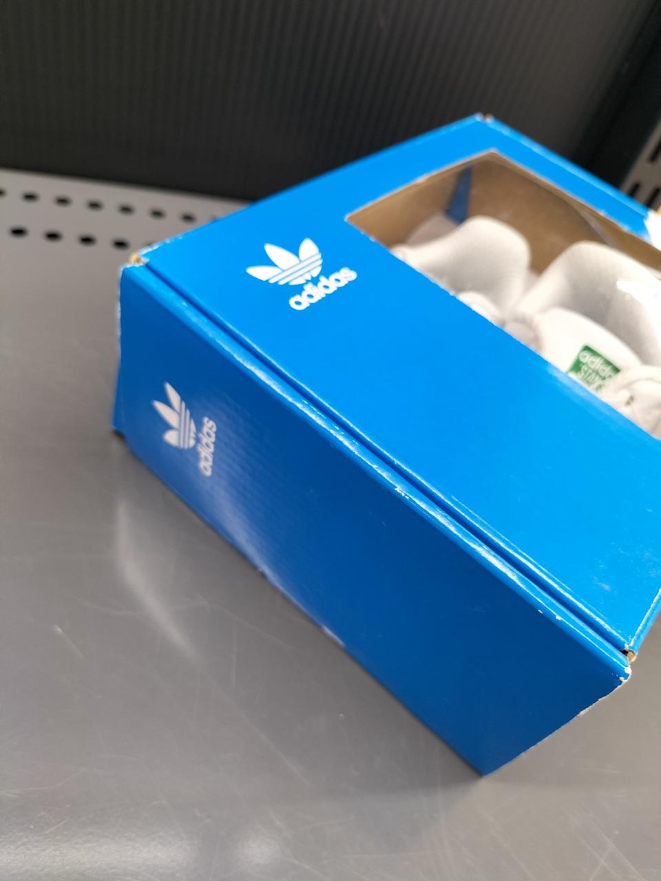 箱にキズなどあり