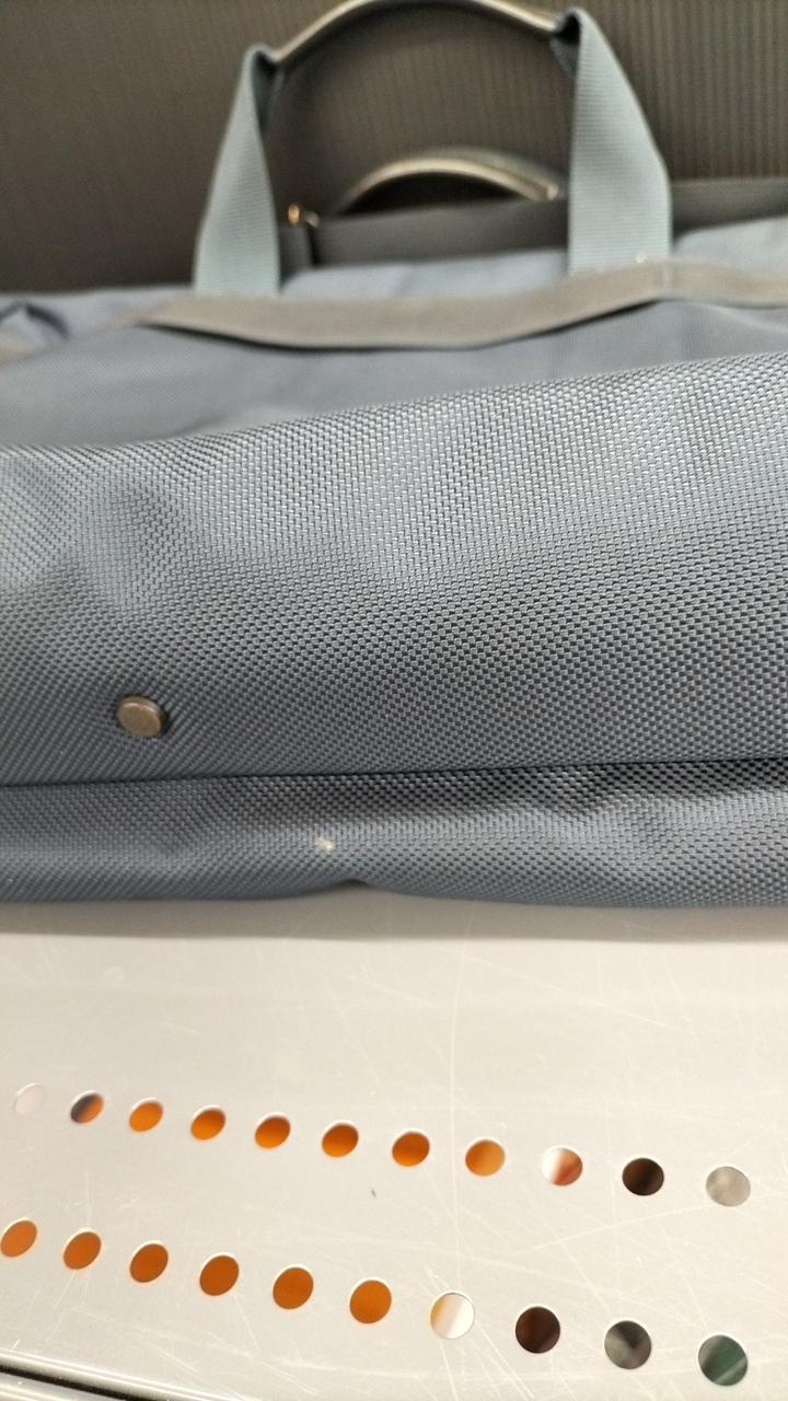 底部分真ん中にシミあり