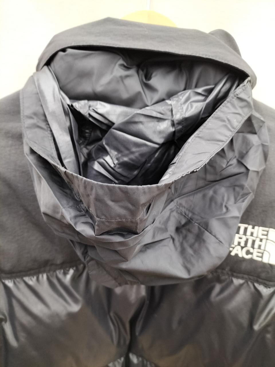 フードは収納になってます。