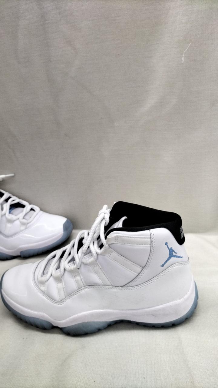 小さいキズ汚れあり