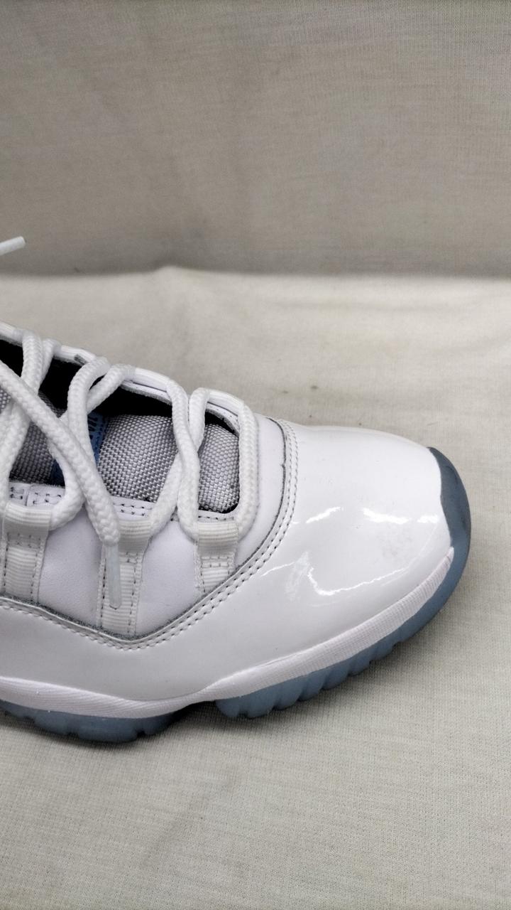 小さいキズ汚れあり