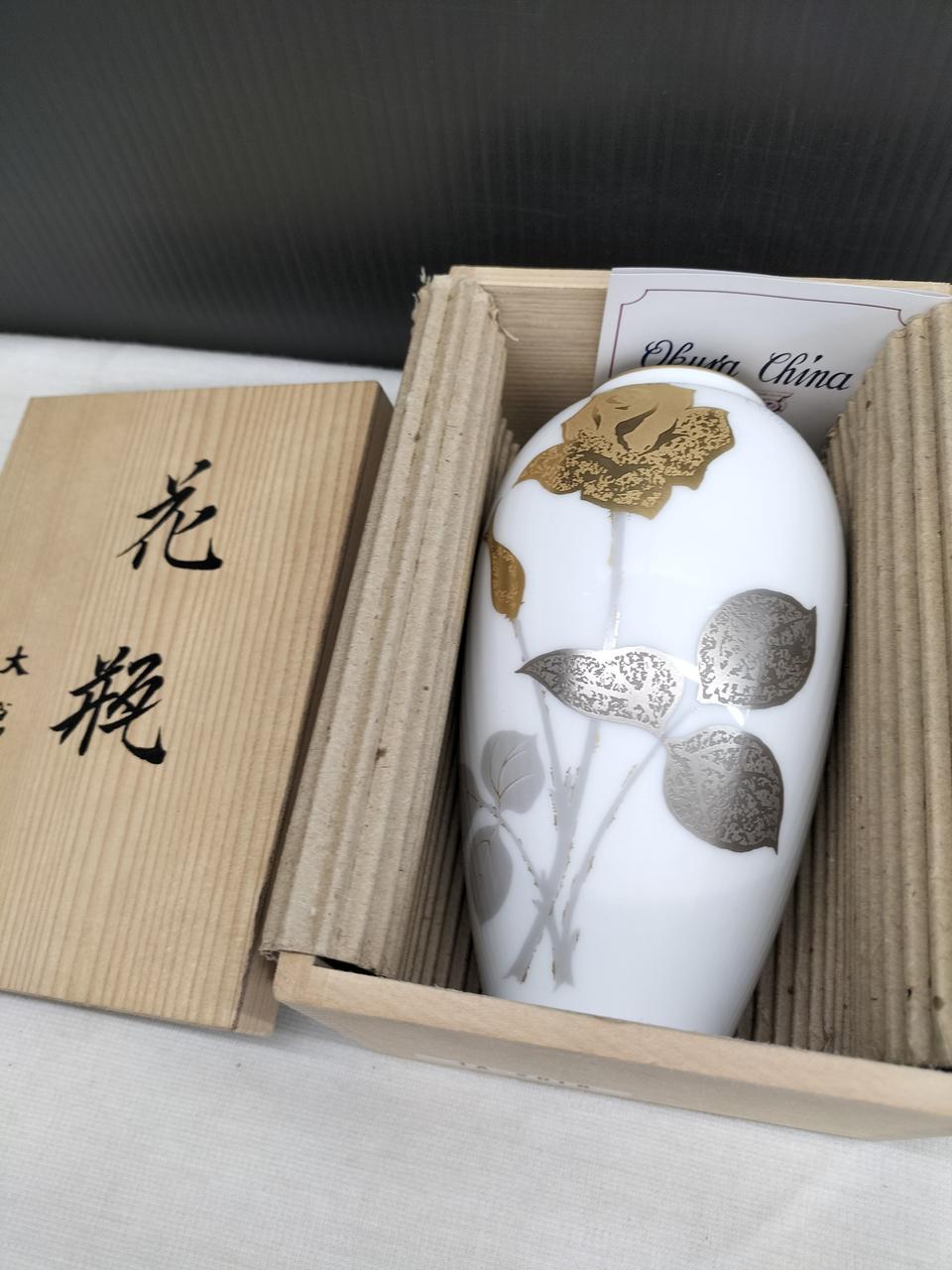 箱の蓋部分に記名あり