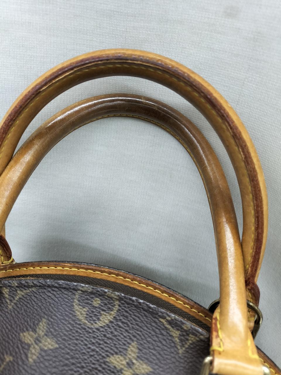 持ち手レザー特有の使用感あり