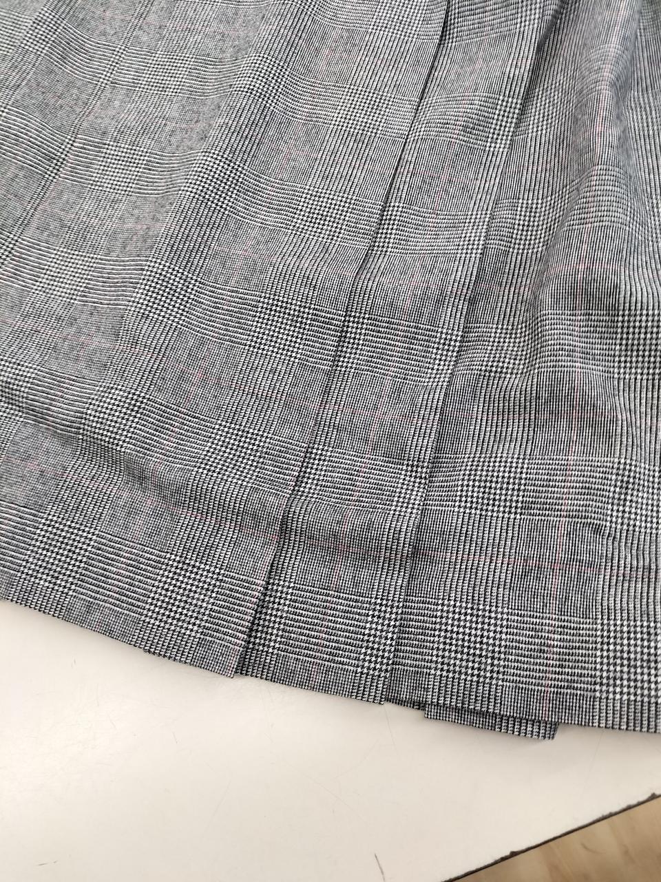 スカート未使用。しつけ糸ついたままです。