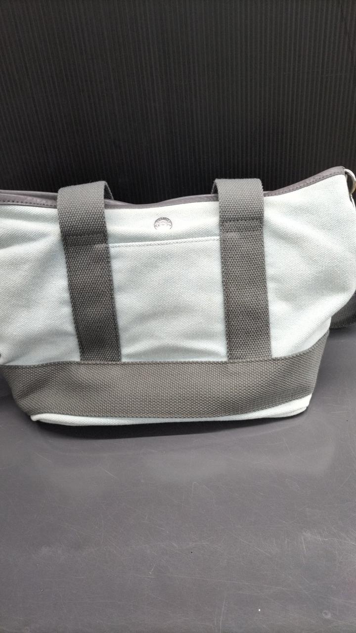 全体的にうっすらとシミがあります