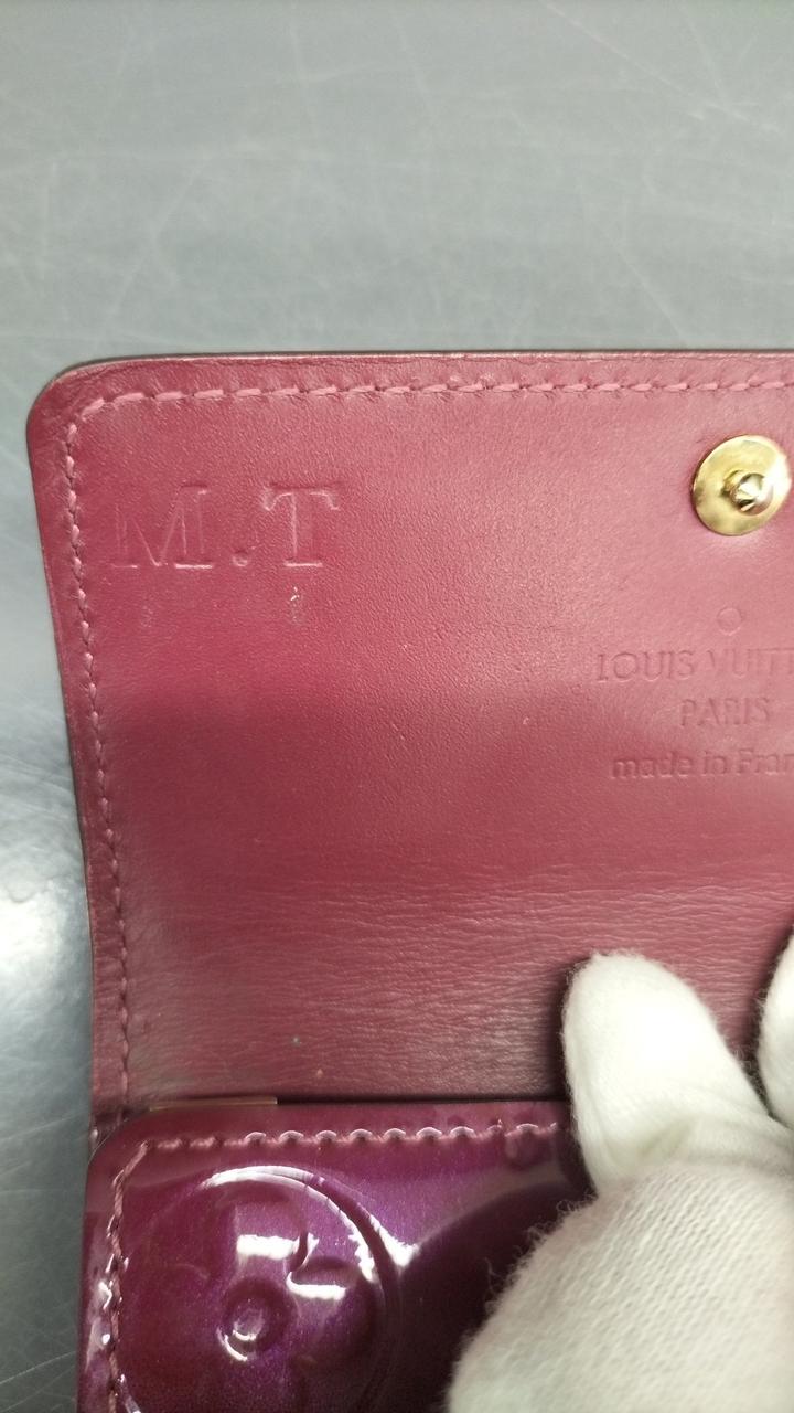 イニシャルの刻印あり