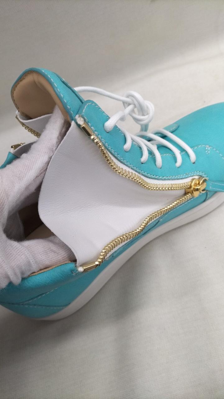 ジッパーが硬めです