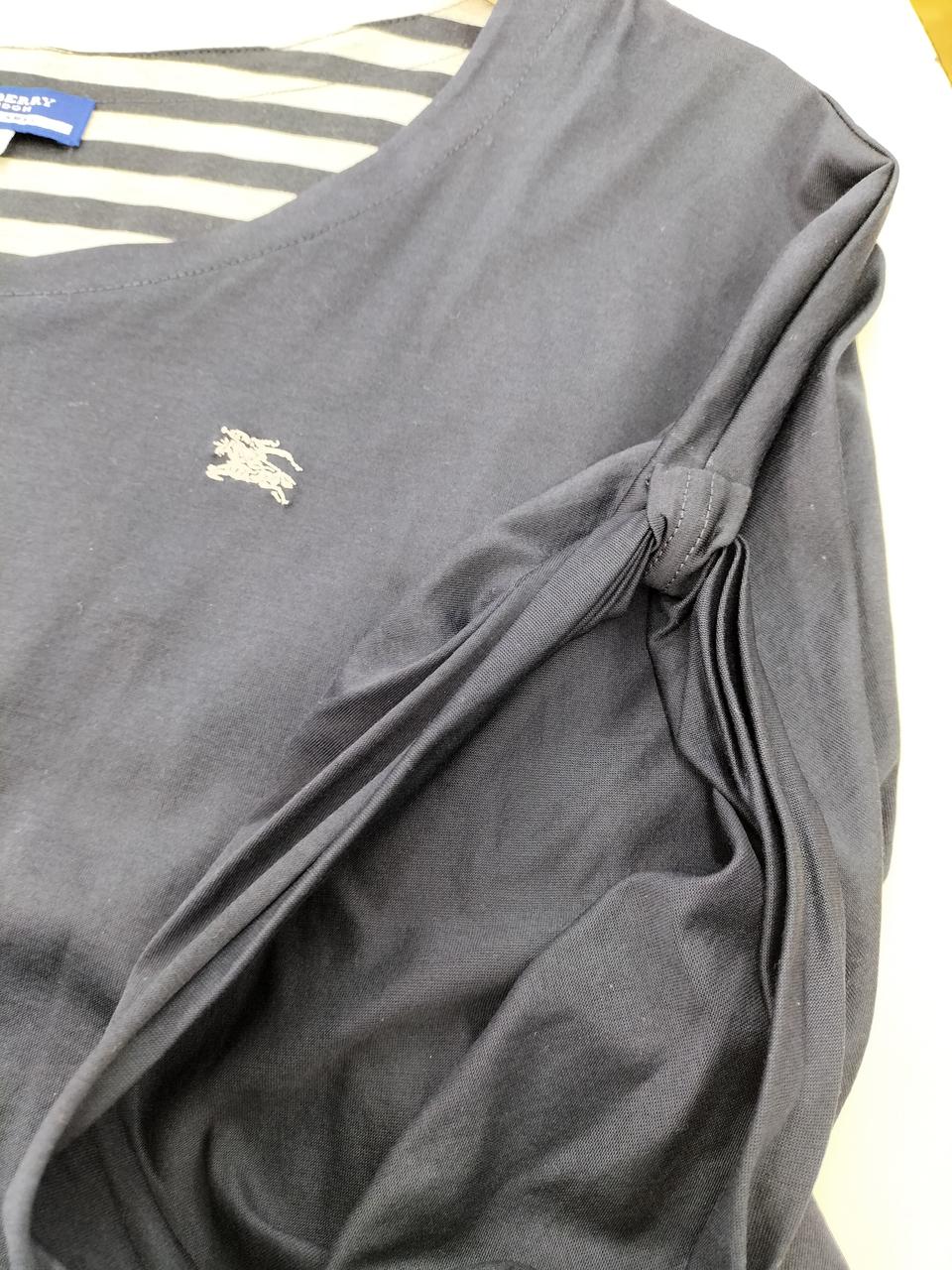 袖口が可愛らしいデザインです♪