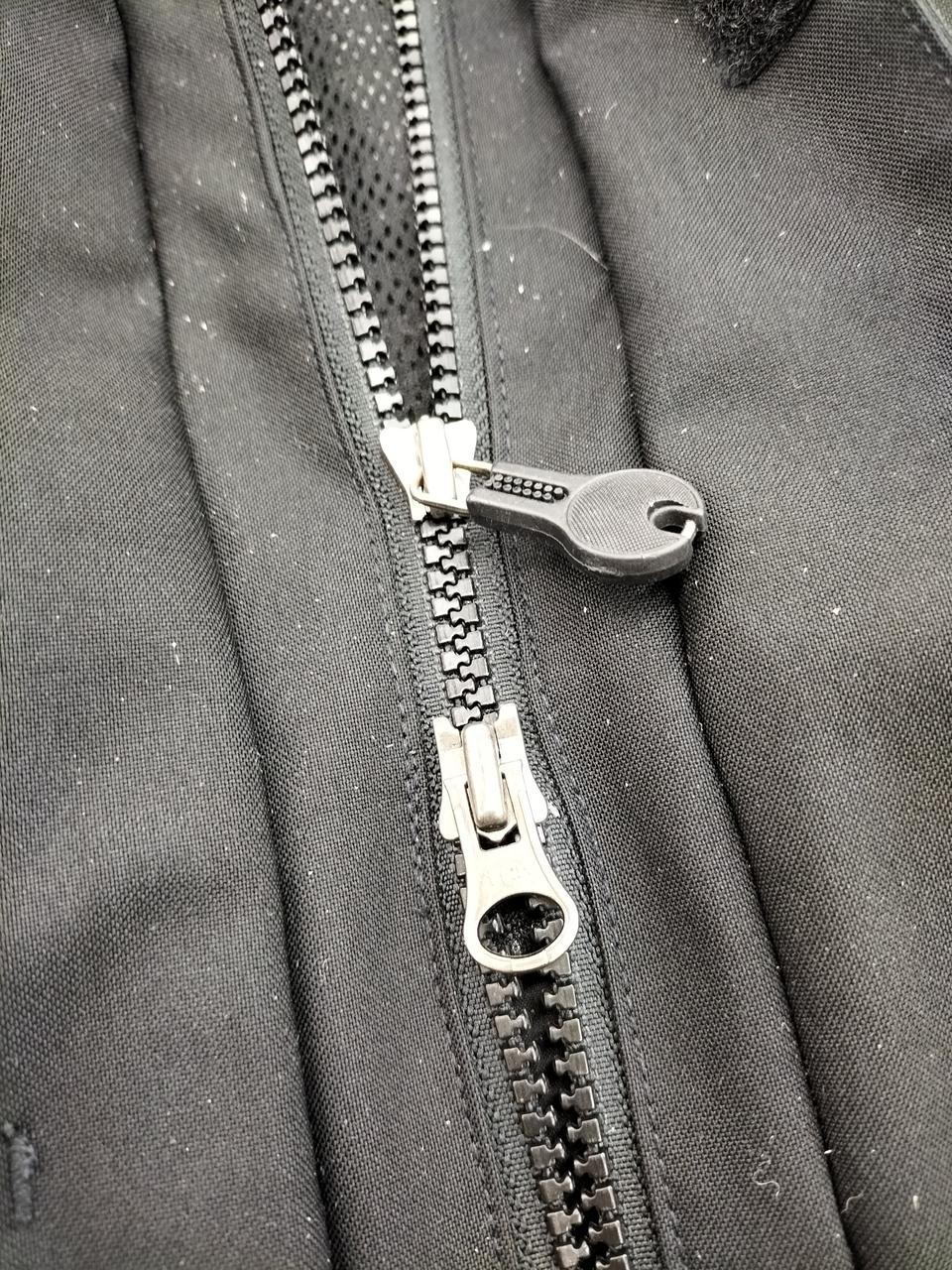 ダブルファスナー