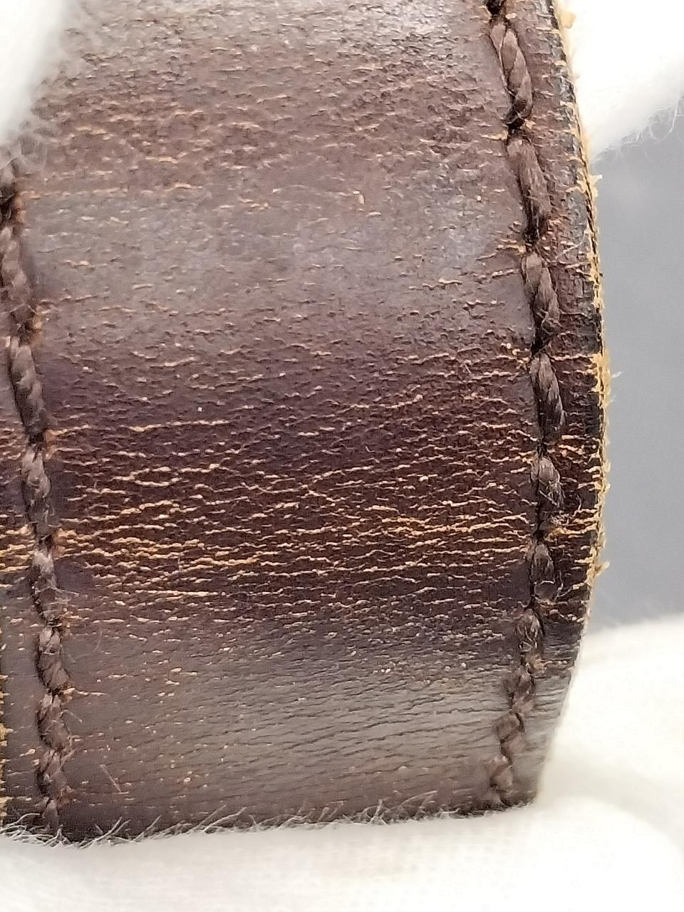 全体的に亀裂有り