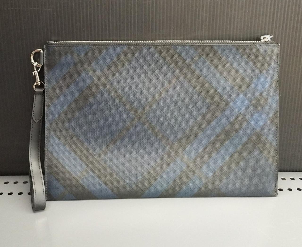 BURBERRY 型番：8022942 A1222 クラッチバッグ