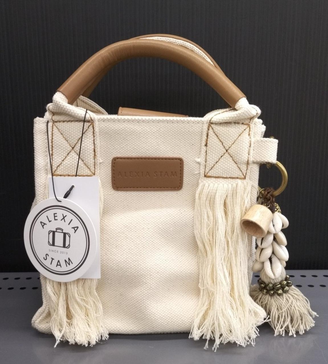 別売りのチャーム付けての販売です♪