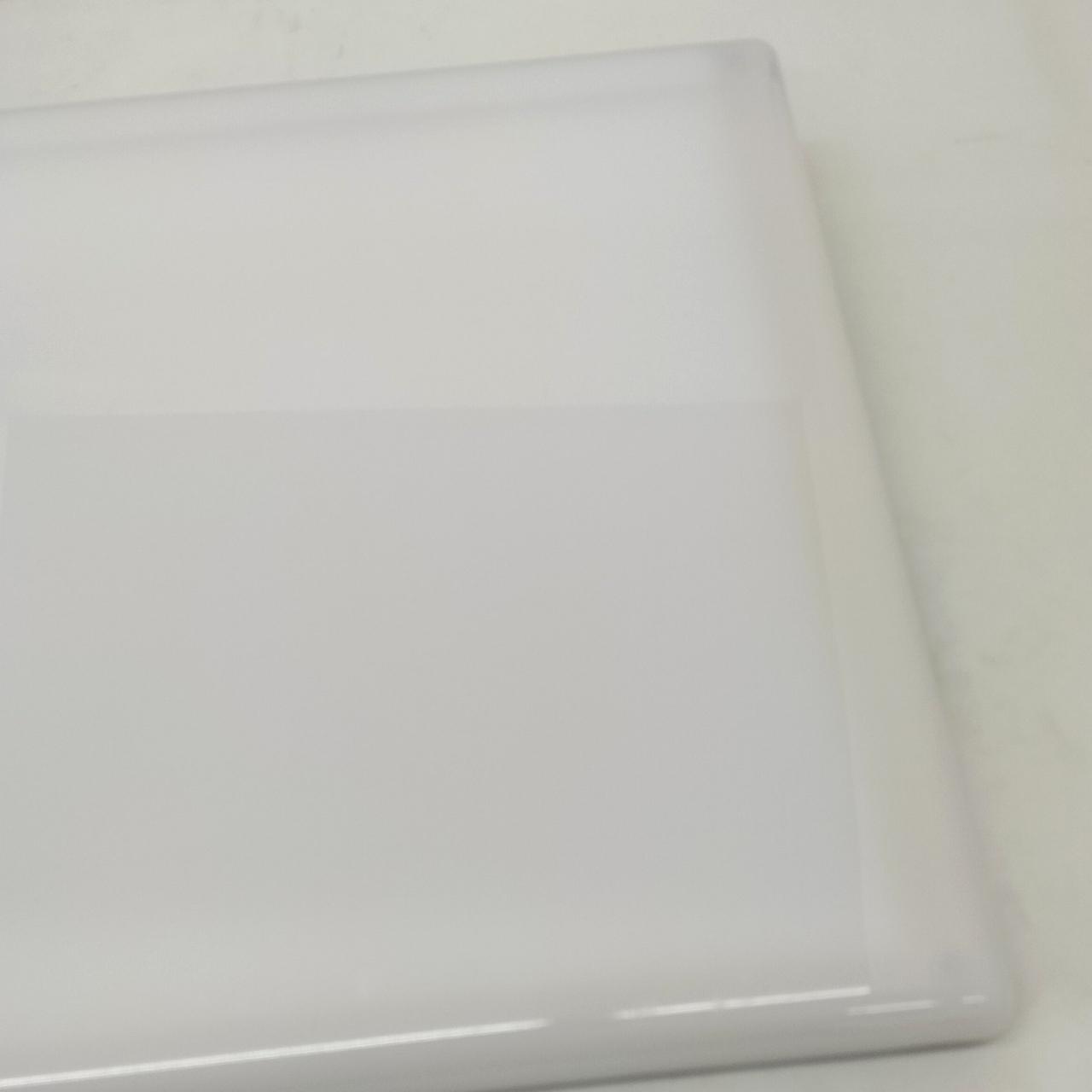 表面右側焼けあります