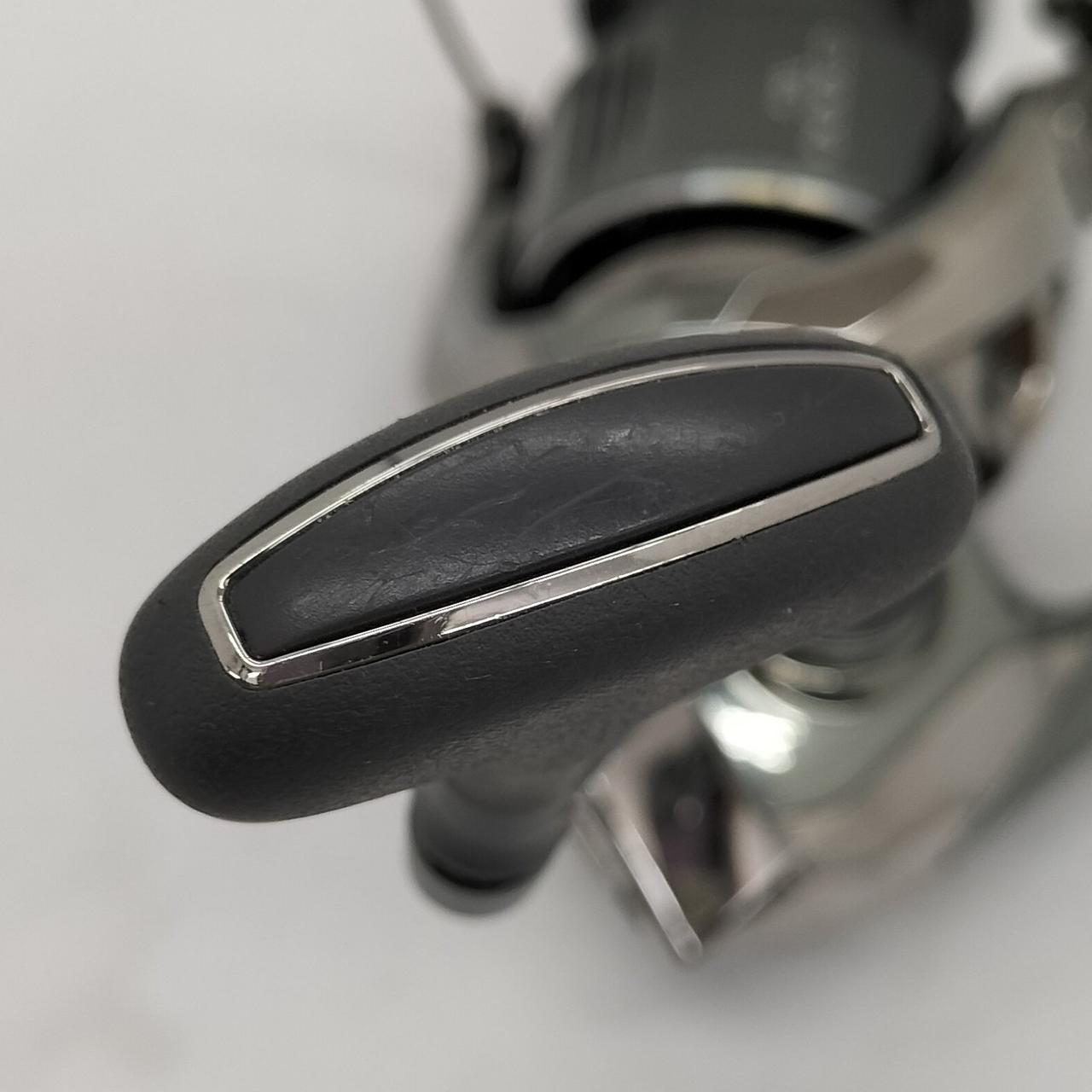 ハンドルに傷があります