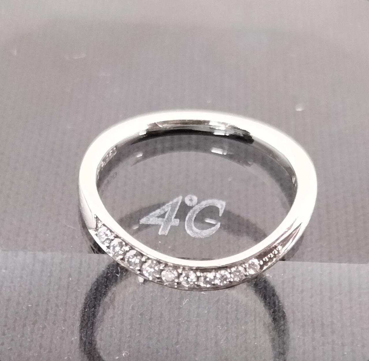 全体デザイン、付属のガラス製蓋（？）と