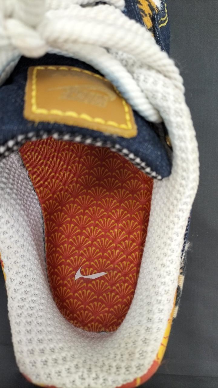 内部ロゴ剥がれあり