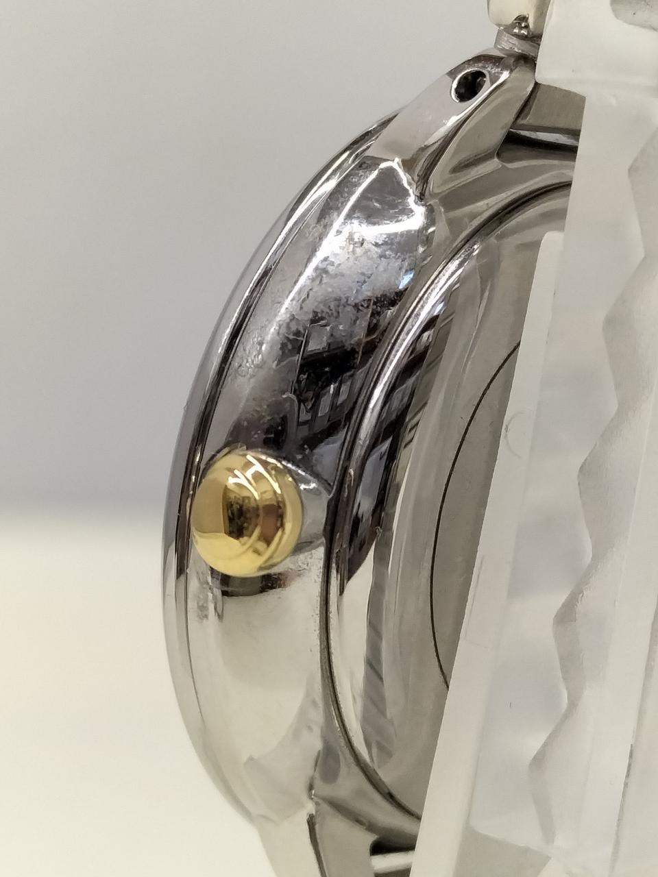 リューズ上に曇りあり