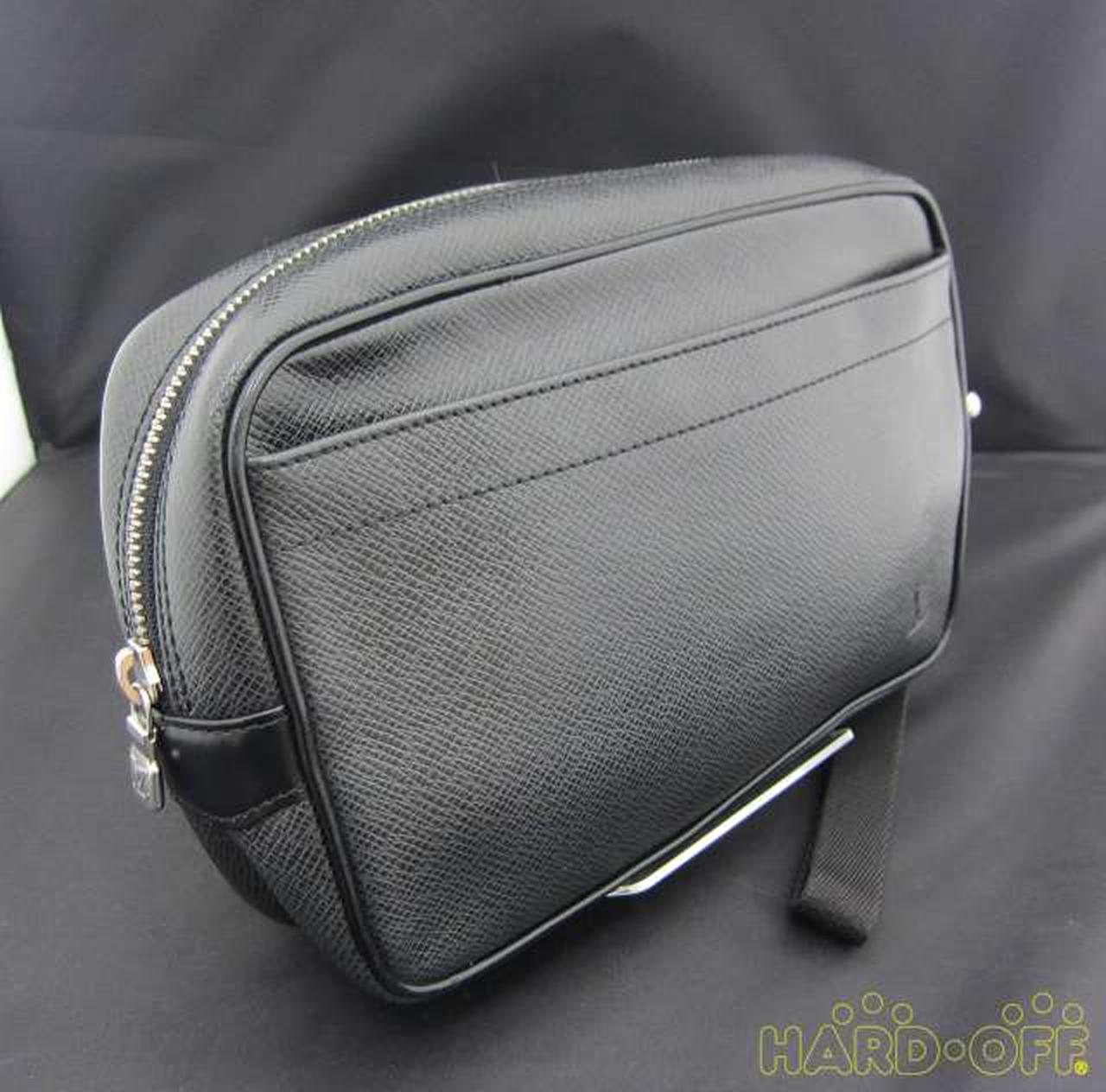 どのコーデにも合わせやすいデザインです。