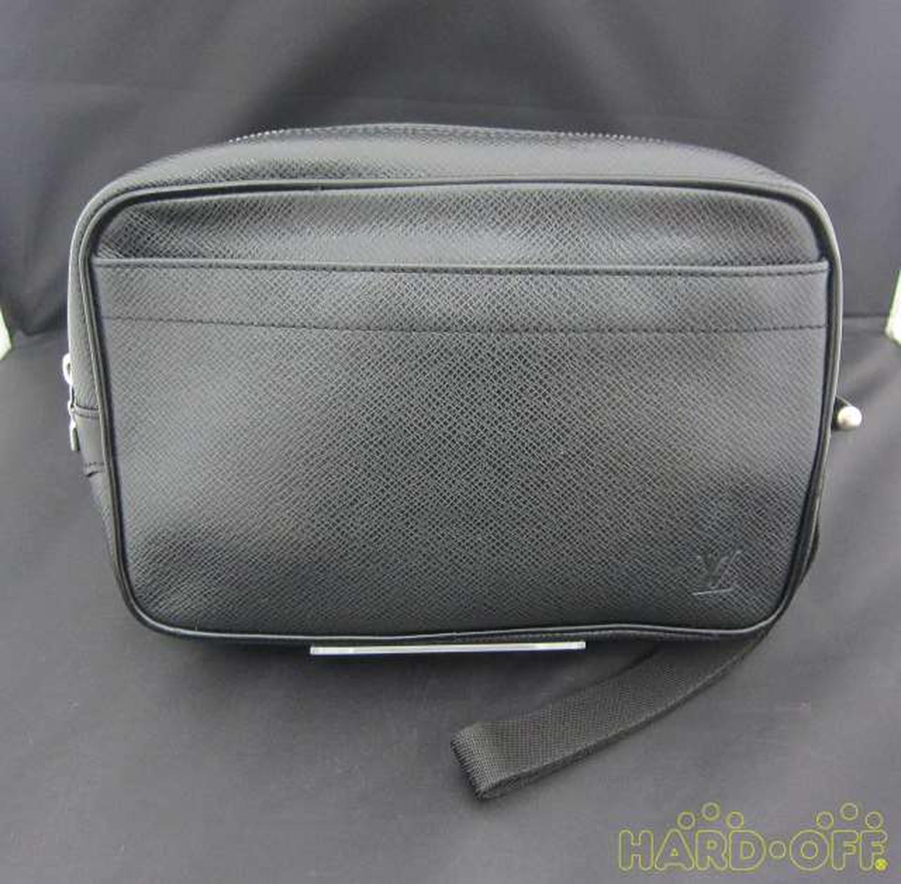 持ち運びが便利なセカンドバッグです。