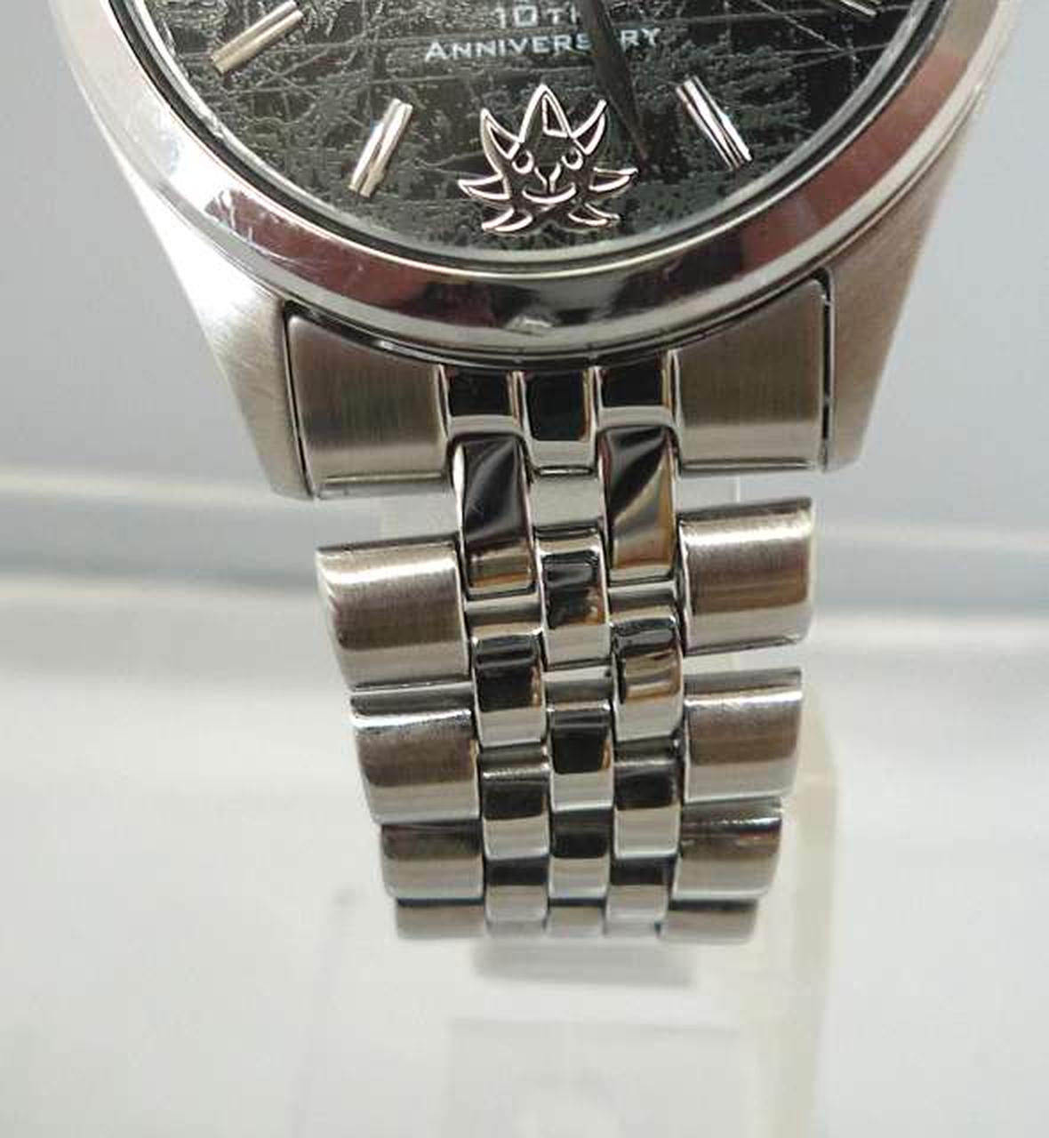 伸びて少し曲がっています