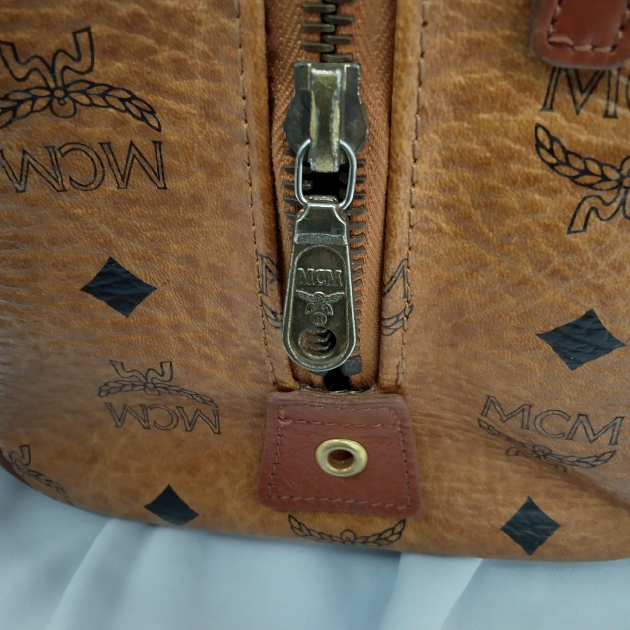 金属部分に変色がございます。