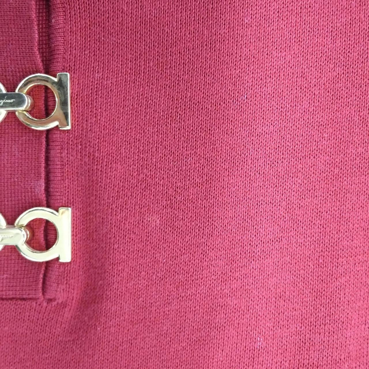 前面に汚れがございます。