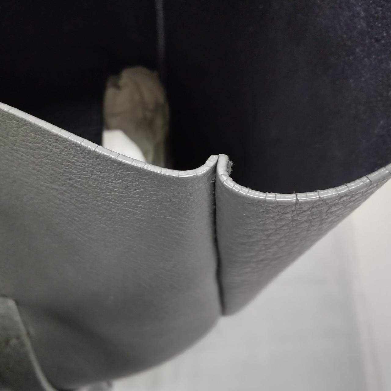 コバ部分劣化しています。