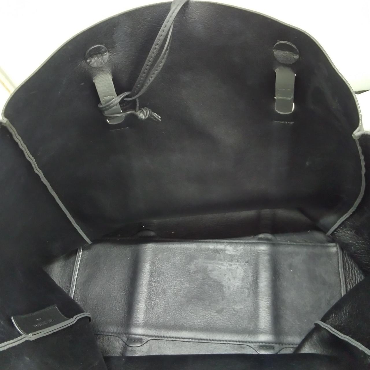 内側に汚れ、キズ等ございます。